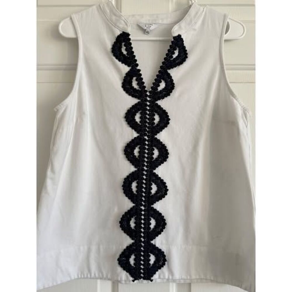 120. Crown and Ivy Petite Sleeveless Top PL